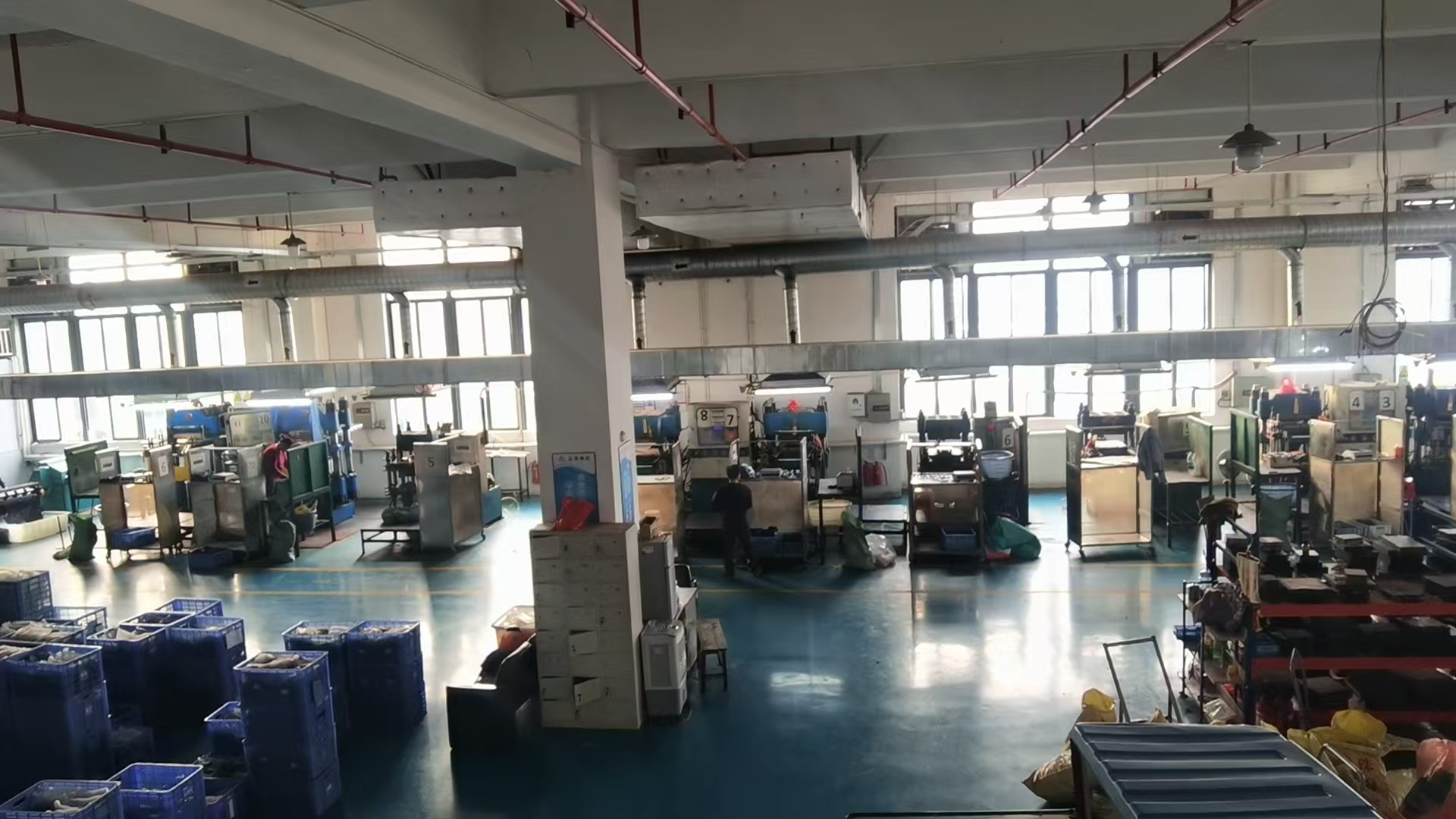 Trong nhà máy sản xuất cao su Zhengguan