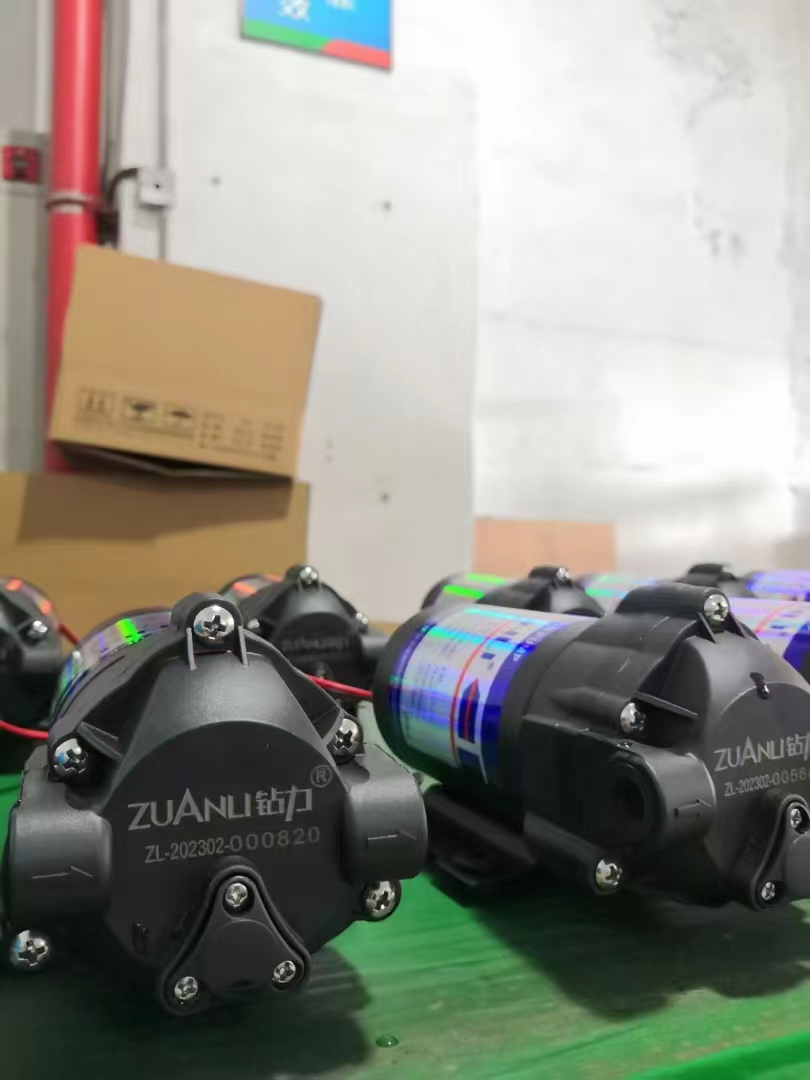 Continer FIRSR của xuất khẩu bơm RO.