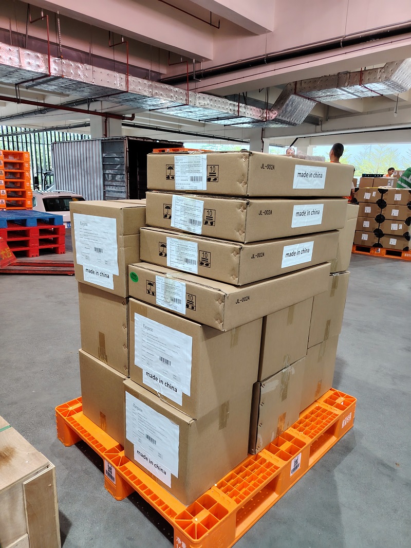 Giao hàng vận chuyển hàng không khẩn cấp của các bộ phận từ Công ty Zuanli Trung Quốc.
