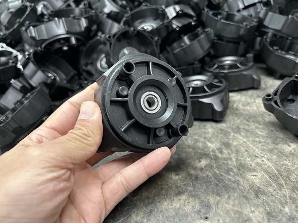 Chúng tôi sẽ chuyển tất cả các khuôn ép nhựa này sang nhà máy mới ở Việt Nam.