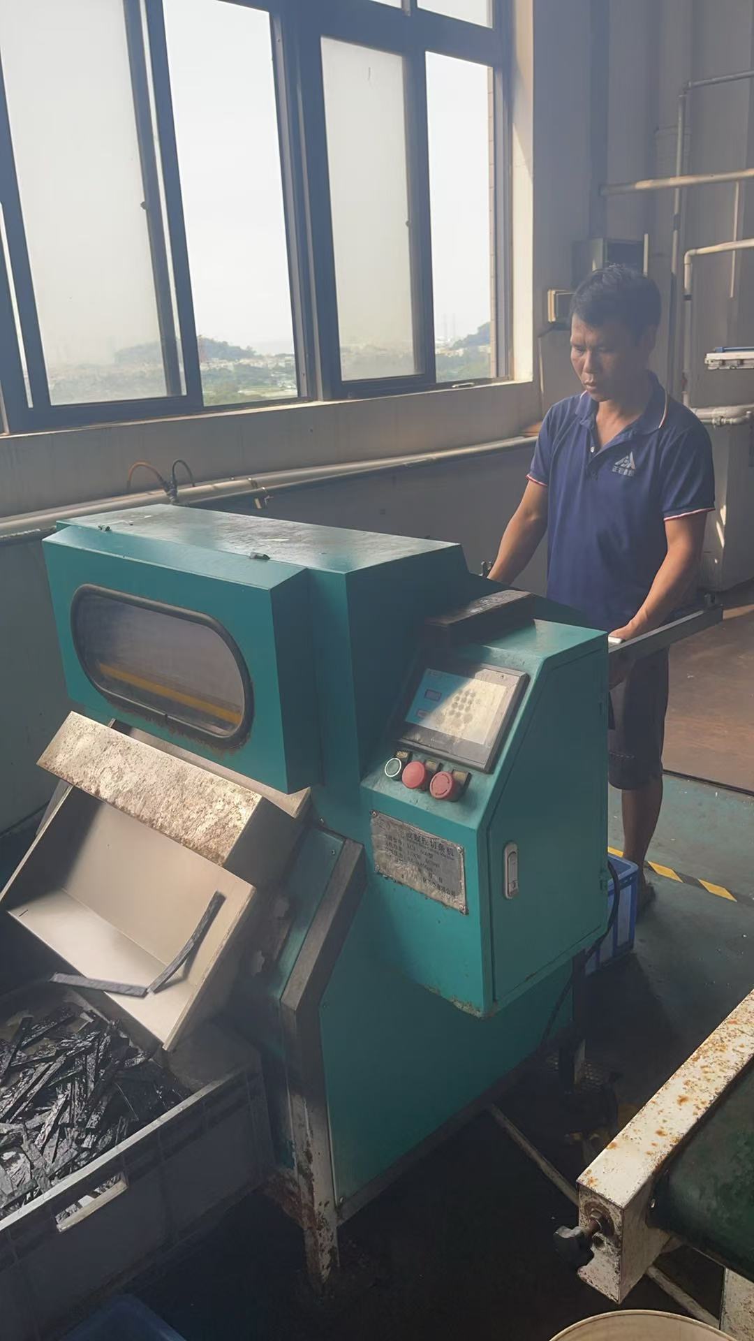 Cắt dải cao su tự động: Thực hiện chính xác, hiệu quả và tiết kiệm chi phí